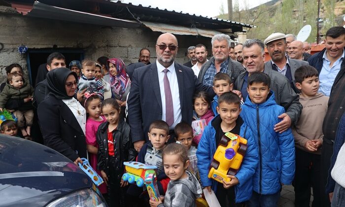 YÜZ YÜZE 100. MAHALLEDE: BAŞKAN AKPINAR GÖNÜLLERE DOKUNAN BULUŞMALARINI SÜRDÜRÜYOR.