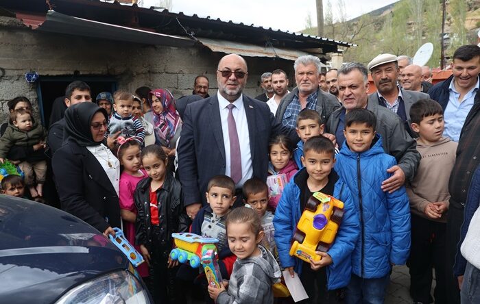 YÜZ YÜZE 100. MAHALLEDE: BAŞKAN AKPINAR GÖNÜLLERE DOKUNAN BULUŞMALARINI SÜRDÜRÜYOR.