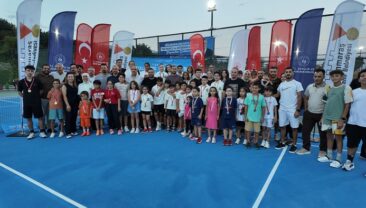 15 Temmuz Spor Vadisi’nde Ödüllü Tenis Turnuvasında Şampiyonlar Belli Oldu.