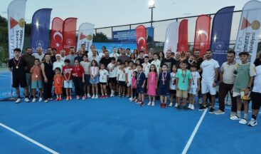 15 Temmuz Spor Vadisi’nde Ödüllü Tenis Turnuvasında Şampiyonlar Belli Oldu.