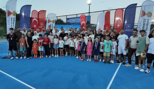 15 Temmuz Spor Vadisi’nde Ödüllü Tenis Turnuvasında Şampiyonlar Belli Oldu.