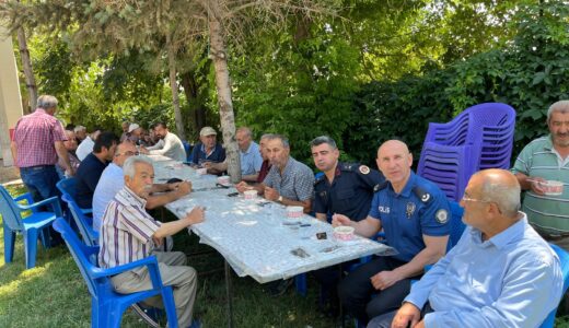 Elbistan’ın Çiçek Mahallesinde Geleneksel Aşure Programı bu yıl da yapıldı.