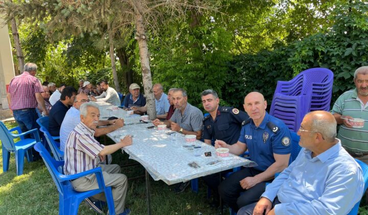Elbistan’ın Çiçek Mahallesinde Geleneksel Aşure Programı bu yıl da yapıldı.