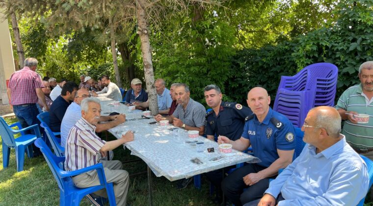 Elbistan’ın Çiçek Mahallesinde Geleneksel Aşure Programı bu yıl da yapıldı.
