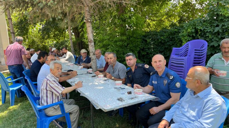 Elbistan’ın Çiçek Mahallesinde Geleneksel Aşure Programı bu yıl da yapıldı.