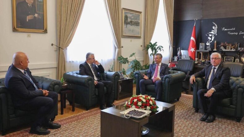 Belediye Başkanlarından Özgür Özel’e ziyaret.