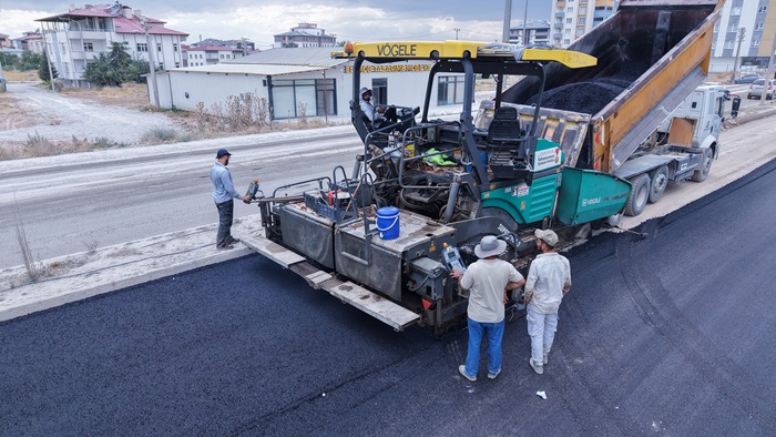 Elbistan’ın Caddeleri Büyükşehir Yatırımlarıyla Yenileniyor.