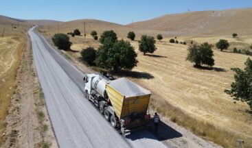 Büyükşehir, Elbistan Kırsalında 10 Mahallenin Kullandığı Grup Yolunu Yeniliyor.