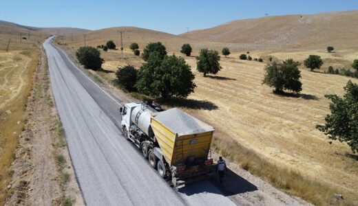 Büyükşehir, Elbistan Kırsalında 10 Mahallenin Kullandığı Grup Yolunu Yeniliyor.