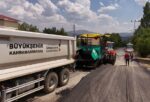 Büyükşehir, Nurhak’ta Eskiköy – Hüyük Grup Yolunu Sıcak Asfaltla Yeniliyor.