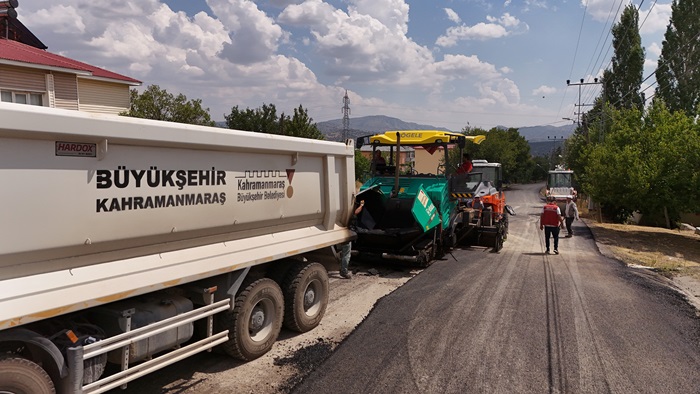 Büyükşehir, Nurhak’ta Eskiköy – Hüyük Grup Yolunu Sıcak Asfaltla Yeniliyor.