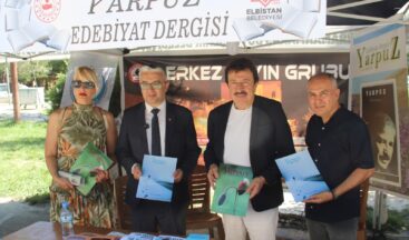 Ahmet Selçuk İlhan ve Şifo Mehmet’den Yarpuz Edebiyat Dergisi standına ziyaret.