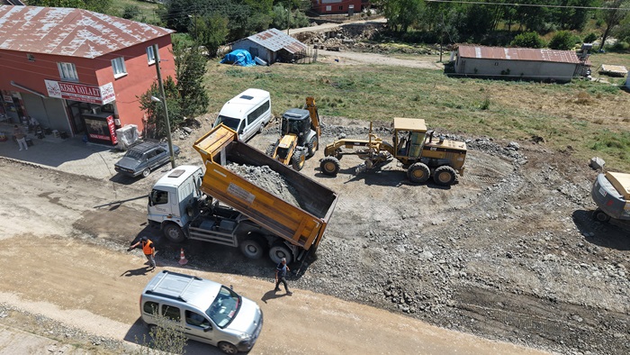 Büyükşehir, Andırın’da Bir Grup Yolunun Daha Konforunu Artırıyor.