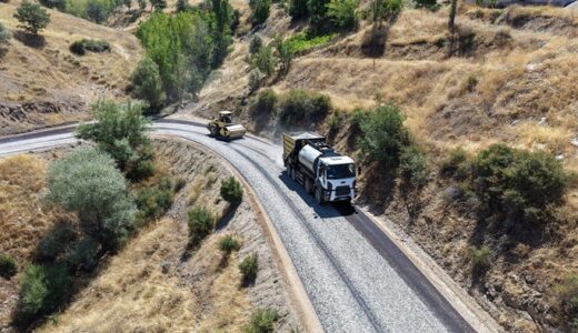 Büyükşehir’den Ekinözü Kırsalında Ulaşımı İyileştiren Bir Yatırım Daha.