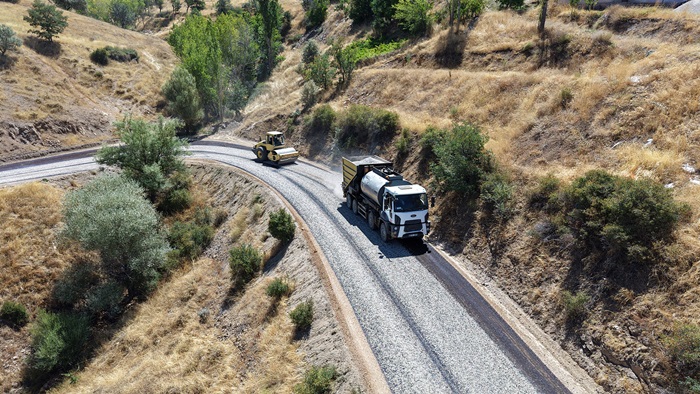 Büyükşehir’den Ekinözü Kırsalında Ulaşımı İyileştiren Bir Yatırım Daha.