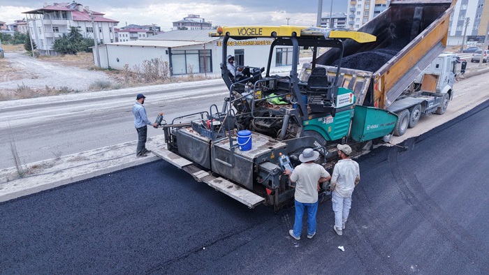 Elbistan’da Büyükşehir’in Asfalt Çalışmalarına Esnaf ve Vatandaştan Tam Not.